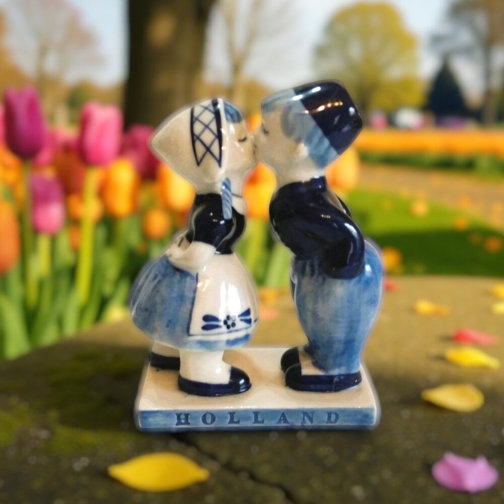 Vin.1970's-Elesva Delft Blue Kissing Couple Porcelain-Hand Painted Figurine-#755